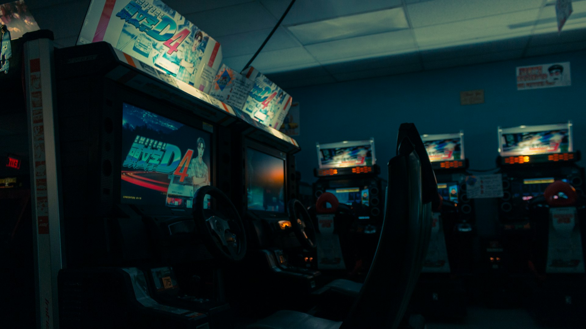 Selamikor custom gaming rig glowing on the workshop bench